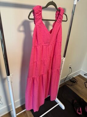 Old Navy Women's Maxi Tiered Dress Med Seersucker Pink Smocked Back Breathable